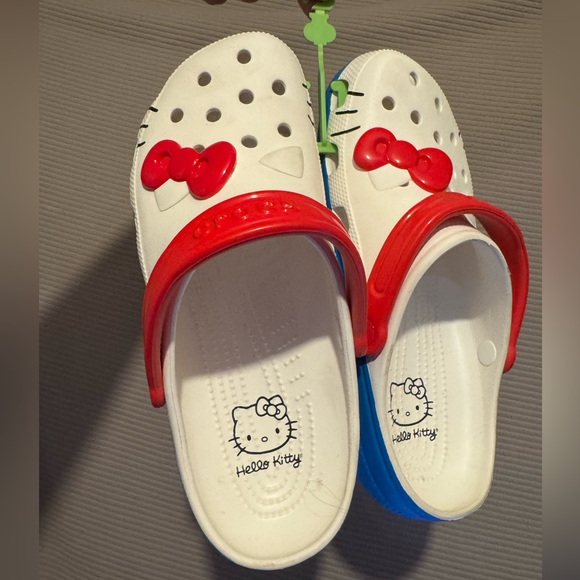 Hello Kitty Crocs - Picture 1 of 3